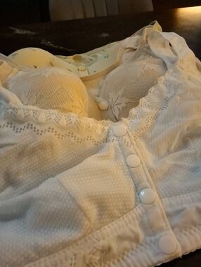 Soft Lace-Trim Nursing Bra - Cream